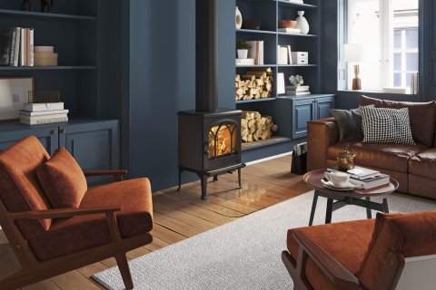 Jøtul F 200 black wood burning stove in front of a blue wall